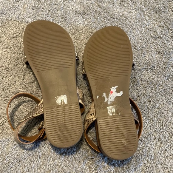 New Steve Madden Dalton Sandals - Picture 2 of 3